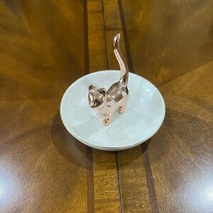 Glass cat ring holder